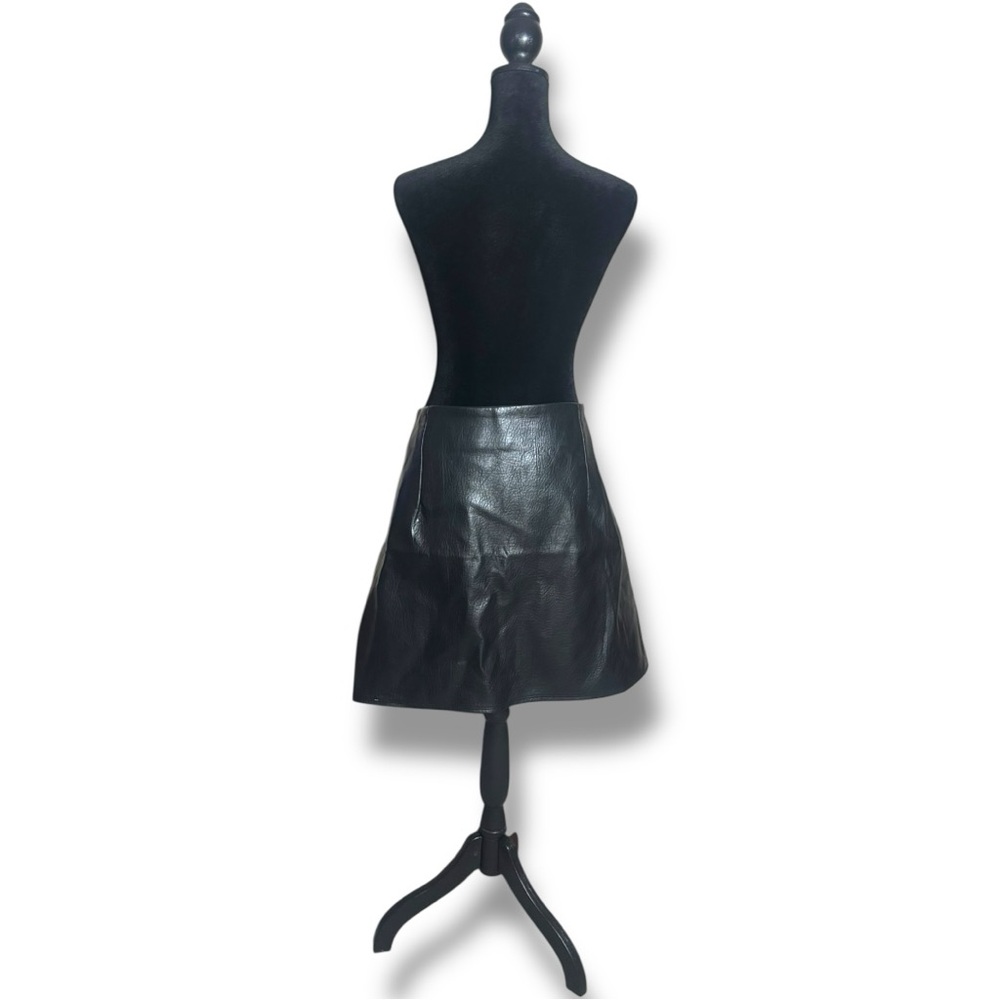 Old Navy NWT Black Faux Leather Mini A-Line Fit and Flare Skirt with Slit - Picture 4 of 16